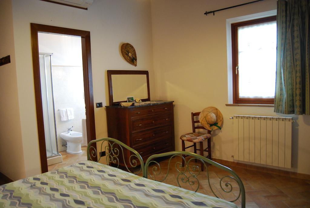 Agriturismo Sant' Ansano Pensionat Castiglione dʼOrcia Rum bild